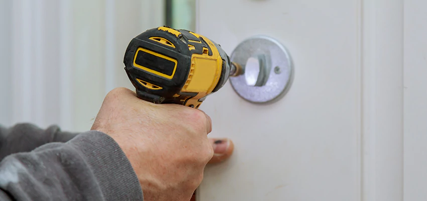 Street Locksmith For Smart Lock Repair in Glen Ellyn, IL